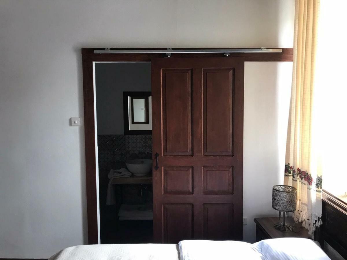Palm Garden Guest House Nicosia Esterno foto